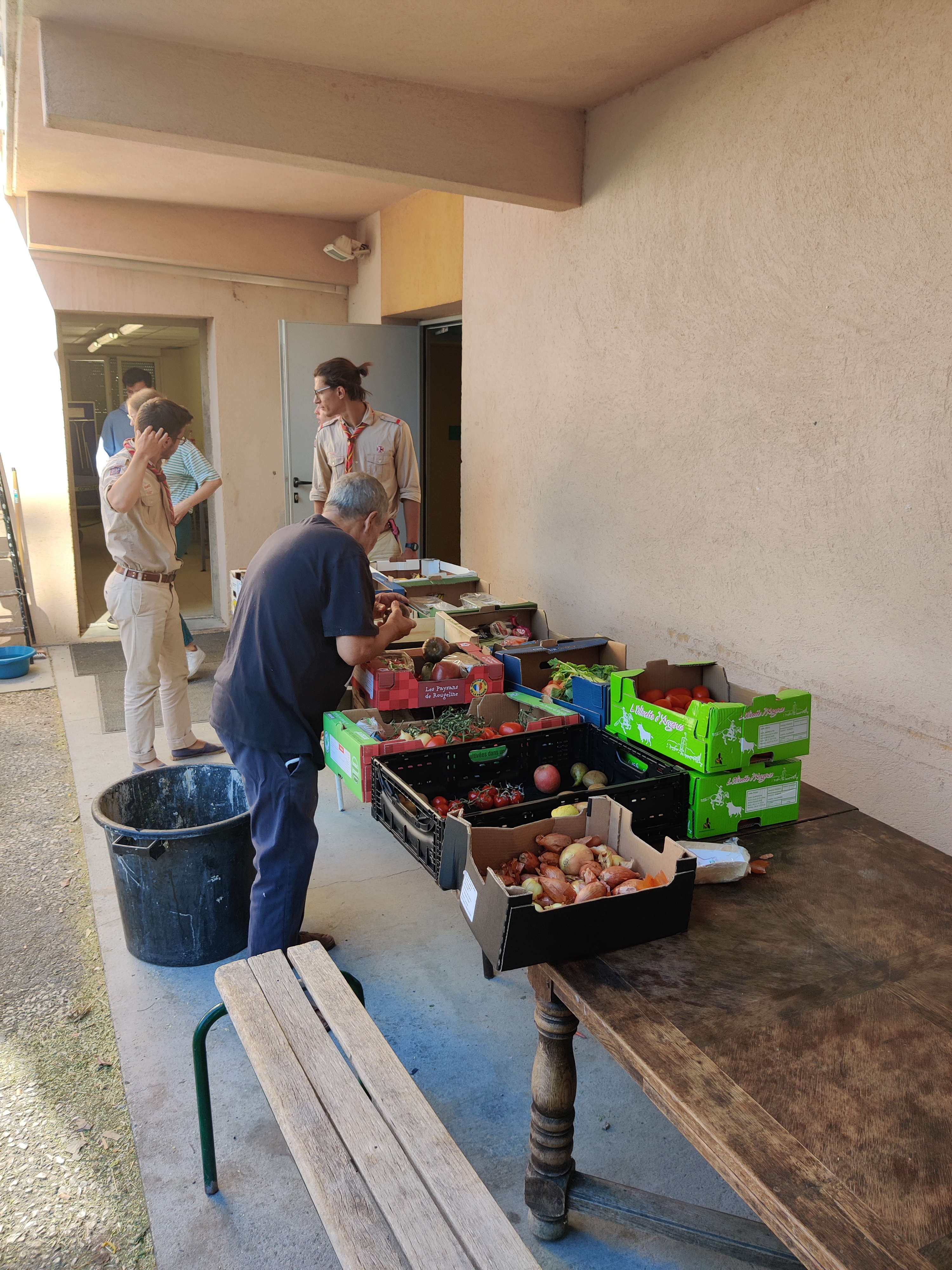 Session tri des dons Massabielle Marseille quartiers Nord