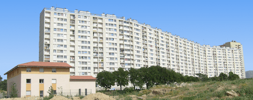 Maison Bernadette Massabielle devant cité les Lauriers